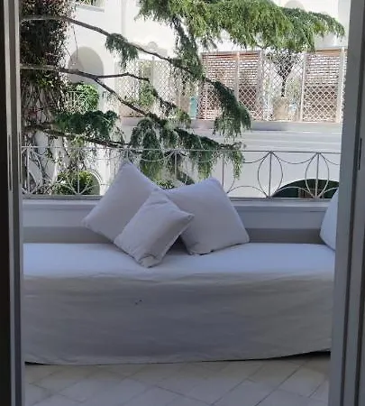 White House * Κάπρι